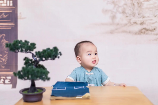 资兴宝宝喊肚子疼怎么回事